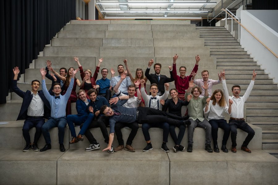 gruppenbild.jpg gruppenbild.jpg